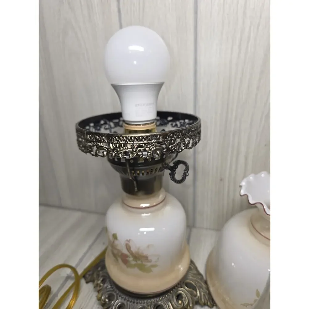 Vtg Hurricane Parlor Desk Lamp Roses Rose Hips Berries Metal Base Stand 15.5”
